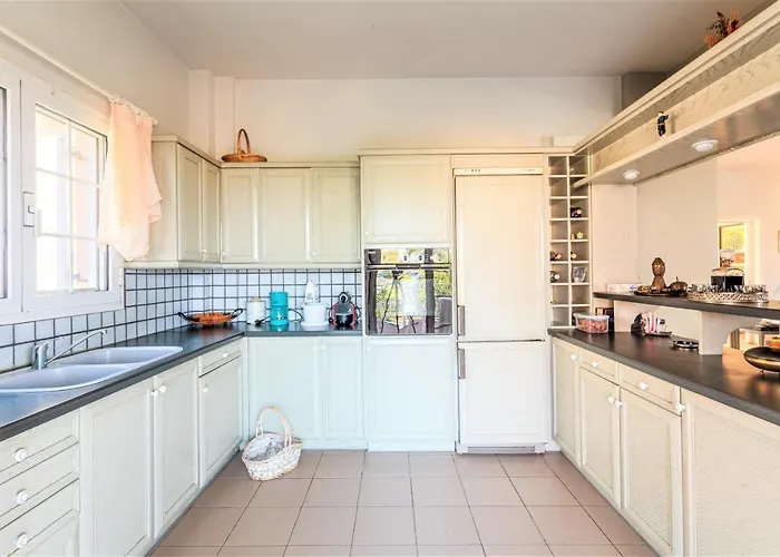Casa Nebari Seaside Retreats - Fully Equipped, Ideal Spot