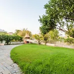 Casa Nebari Seaside Retreats - Fully Equipped, Ideal Spot