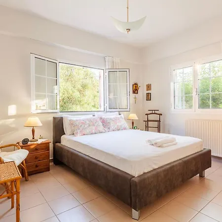 Casa Nebari Seaside Retreats - Fully Equipped, Ideal Spot