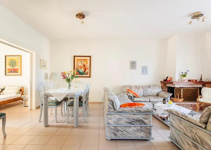 Casa Nebari Seaside Retreats - Fully Equipped, Ideal Spot