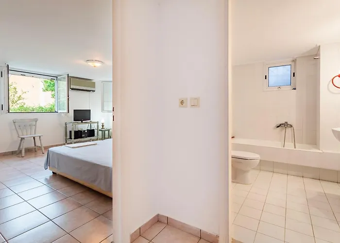 Casa Nebari Seaside Retreats - Fully Equipped, Ideal Spot *